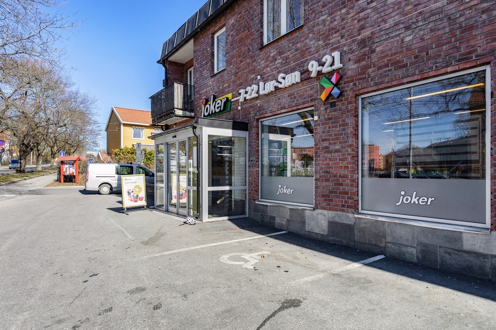 Døgnåpen Joker ligger kun få minutter gange fra leiligheten. Galleribilde