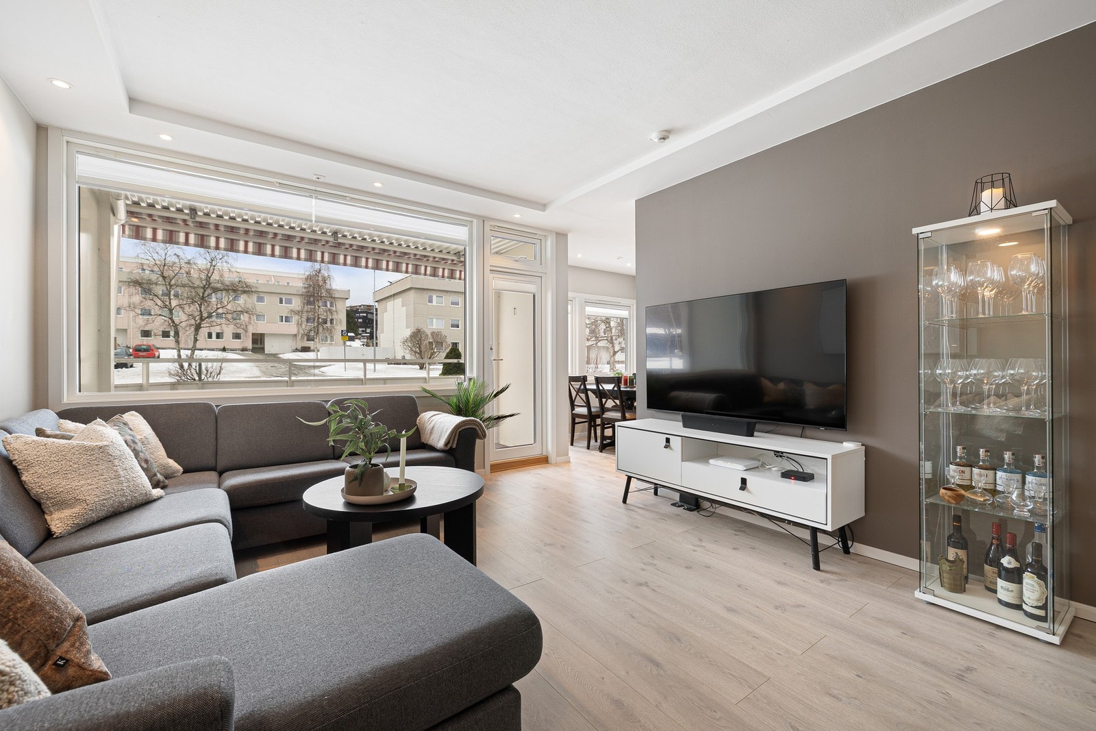 Innvendige overflater ble oppusset i 2021/2022. Videre ble vinduene byttet ut i 2022 samt ytterlige vegger ble etterisolert med 5 cm isolasjon. Galleribilde