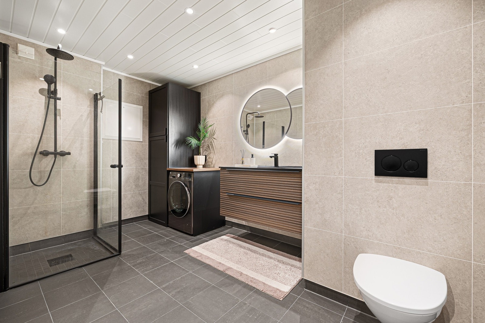 Lekkert flislagt bad pusset opp i 2021. Galleribilde