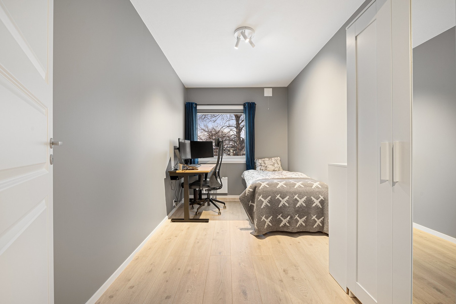 Det andre soverommet er på 9.8 kvm. Galleribilde