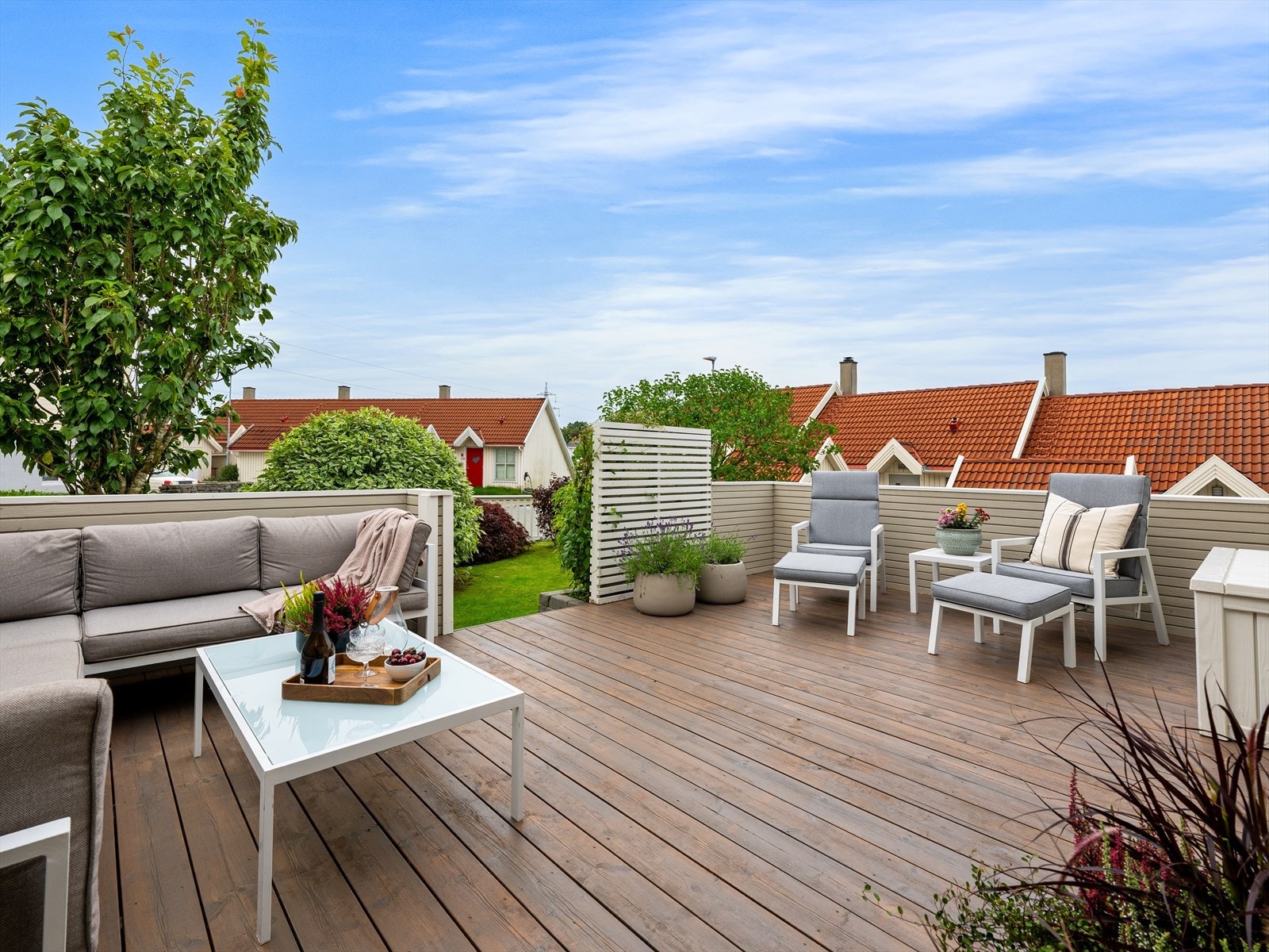 Pent opparbeidet tomt og hage. Galleribilde