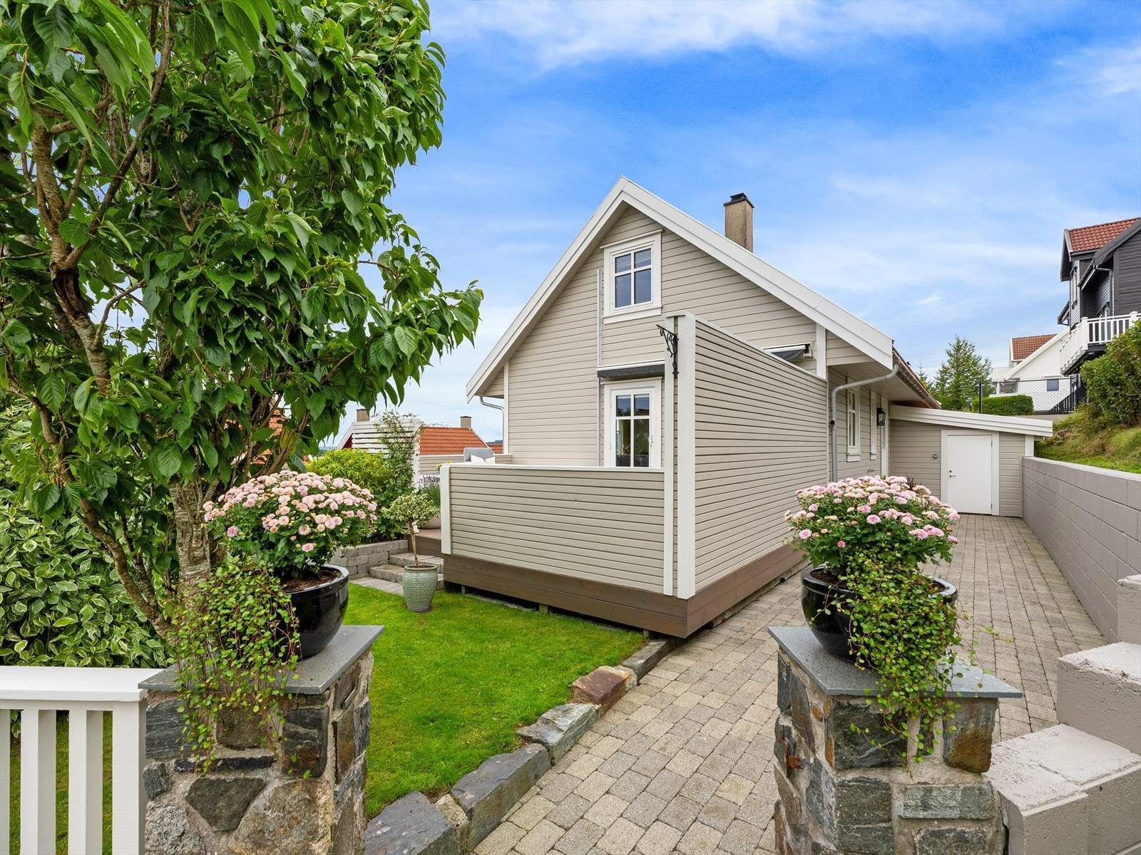 Belegningsstein på fremside og bakside. Galleribilde