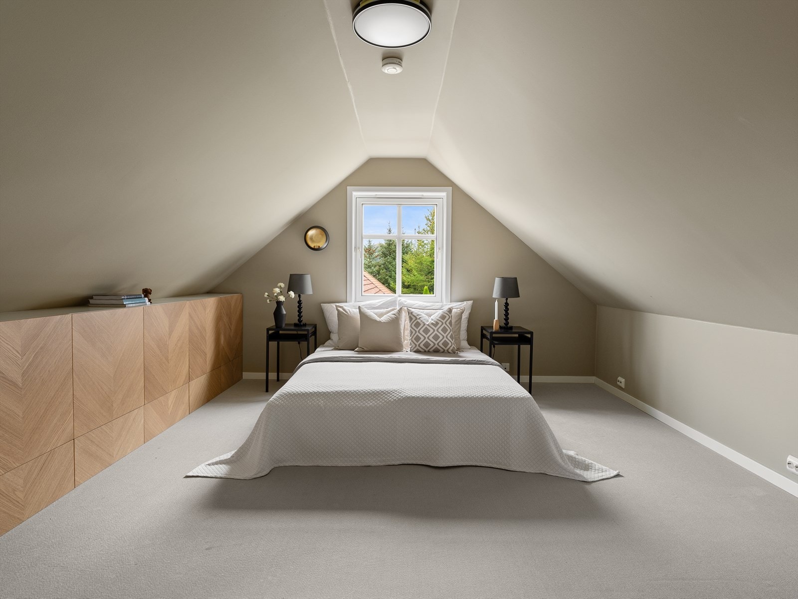 Et soverom på loftet. Galleribilde