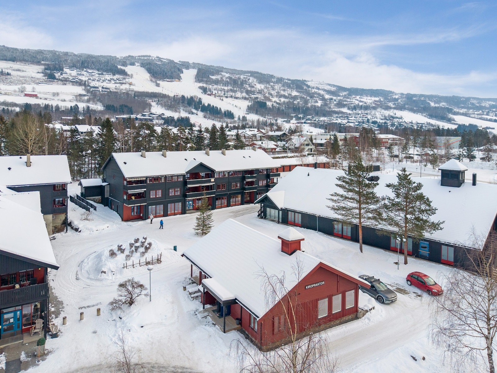 Hafjelltorget befinner seg på oversiden av Øyer Gjestegård. Et rolig og barnevennlig område med sentral beliggenhet i Øyer sentrum. Galleribilde