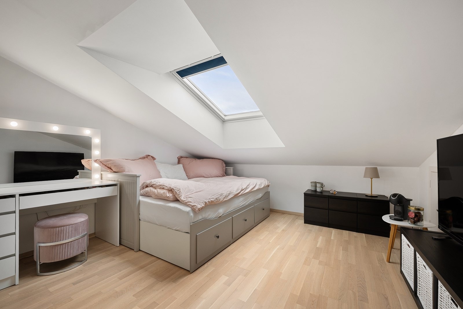 Soverommet i 3. etasje er adskilt fra de øvrige, noe som gir en mer skjermet og rolig beliggenhet Galleribilde