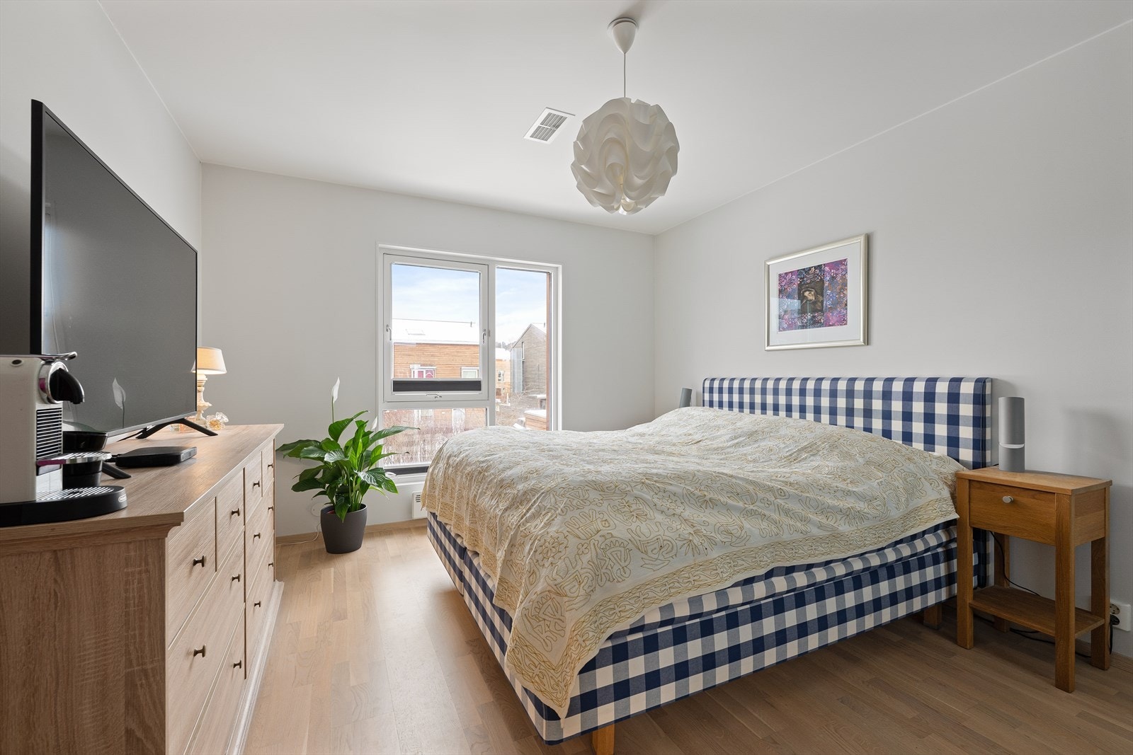 Boligen har totalt fem soverom med gode størrelser og fleksible bruksområder Galleribilde