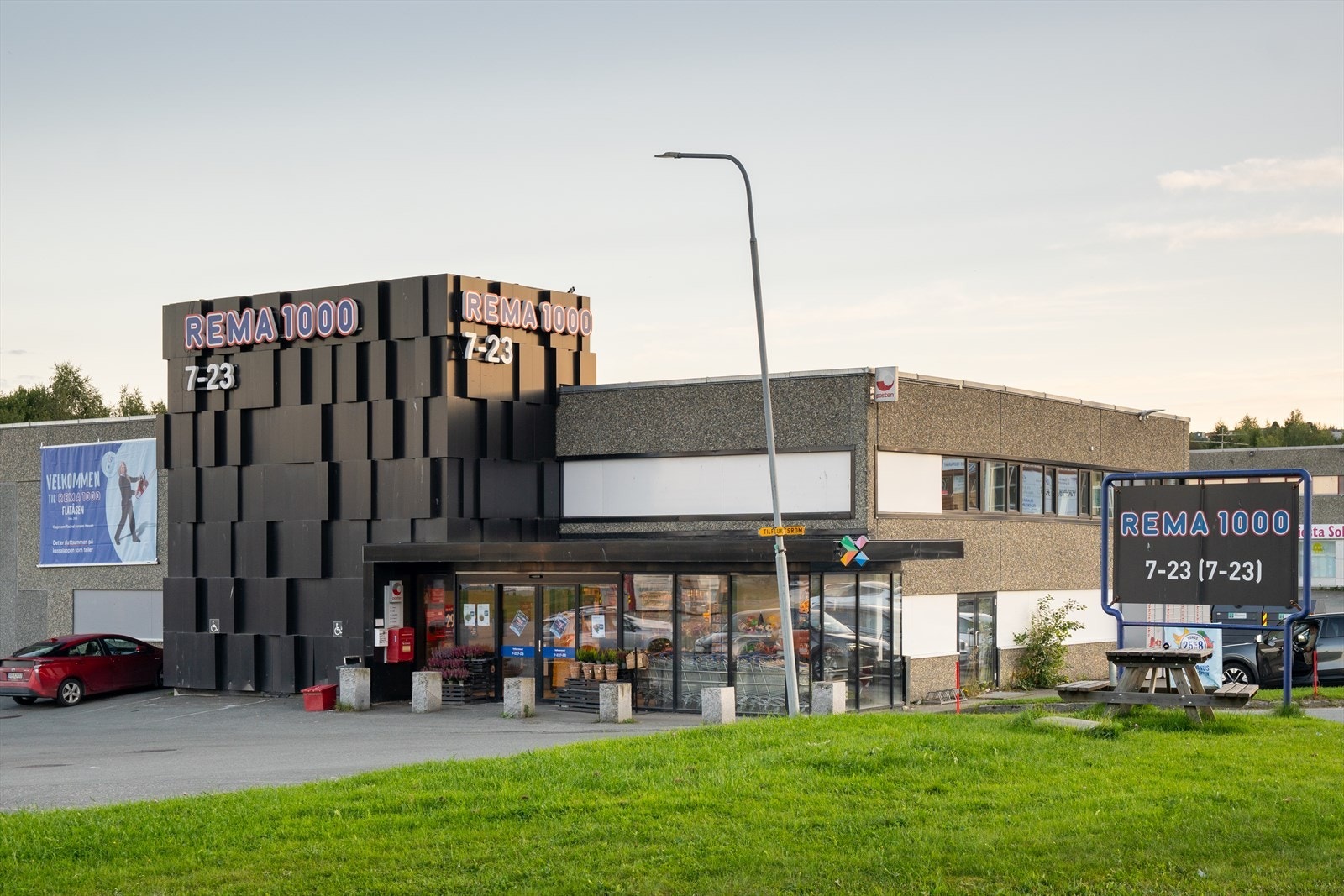 Daglivarebutikkene Rema 1000 Flatåsen og Coop Extra Flatåsen ligger i gangavstand fra boligen. Galleribilde