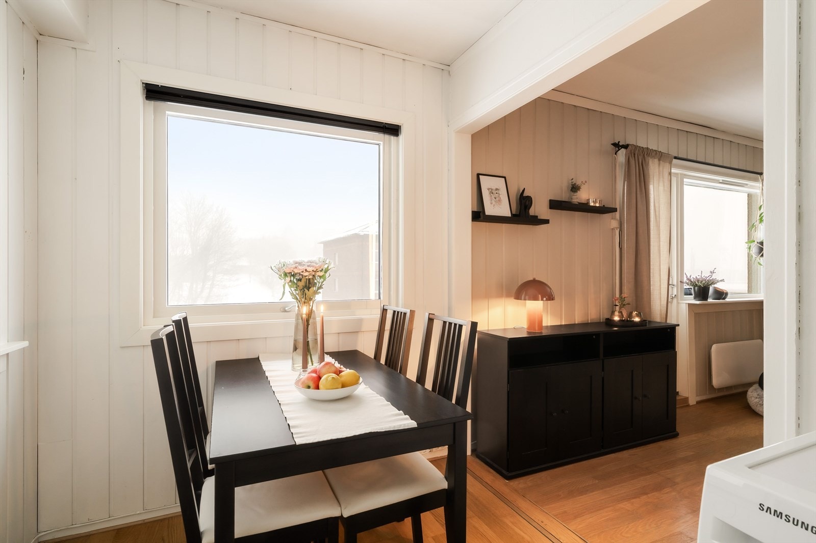 Her er det god plass til et spisebord. Galleribilde