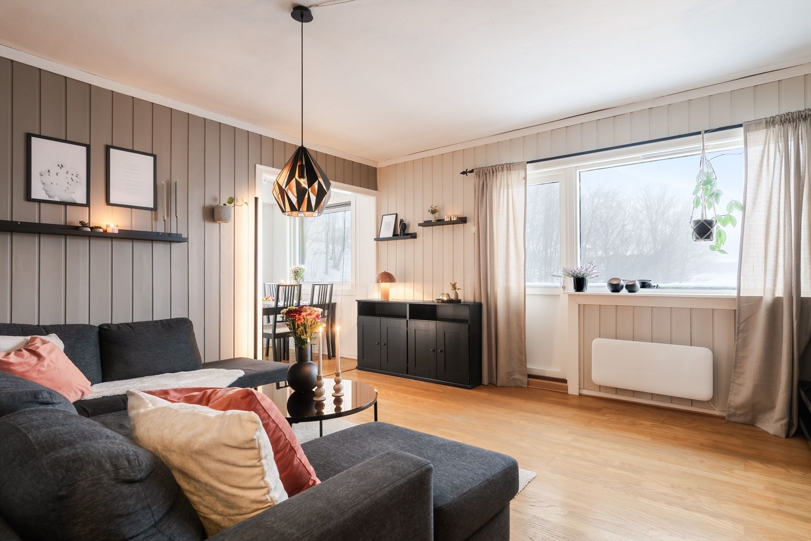 Velkommen til en romslig og innbydende 2-romsleilighet med populær beliggenhet på Havstein. Galleribilde