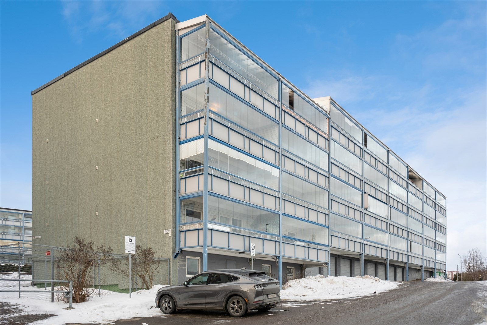 Her bor du med kort vei til skoler, barnehager, offentlig transport, flotte rekreasjonsområder og et bredt utvalg av fasiliteter og servicetilbud. Galleribilde