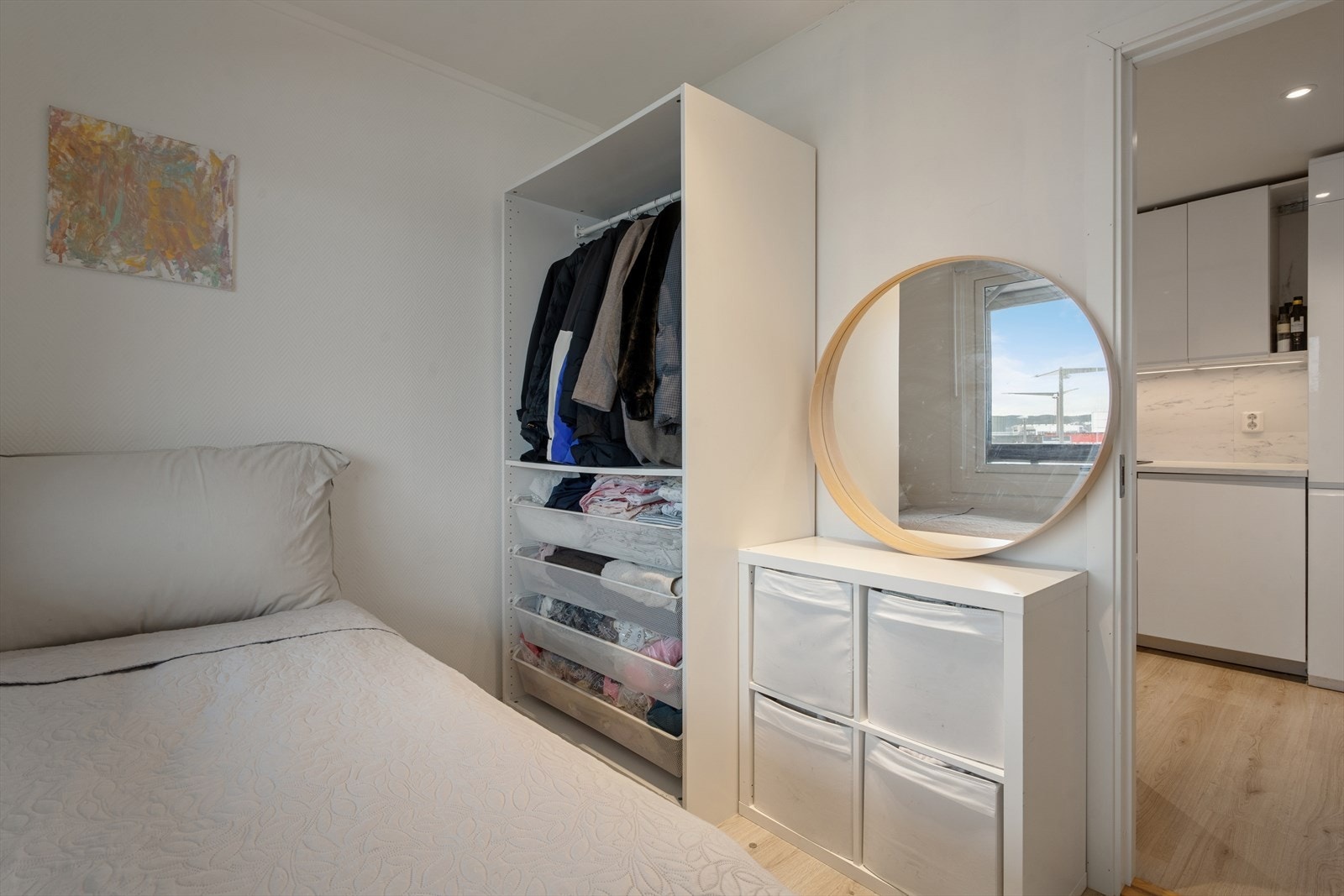 Rommet har en lys og nøytral fargepalett, og er klart for innredning etter eget ønske. Galleribilde