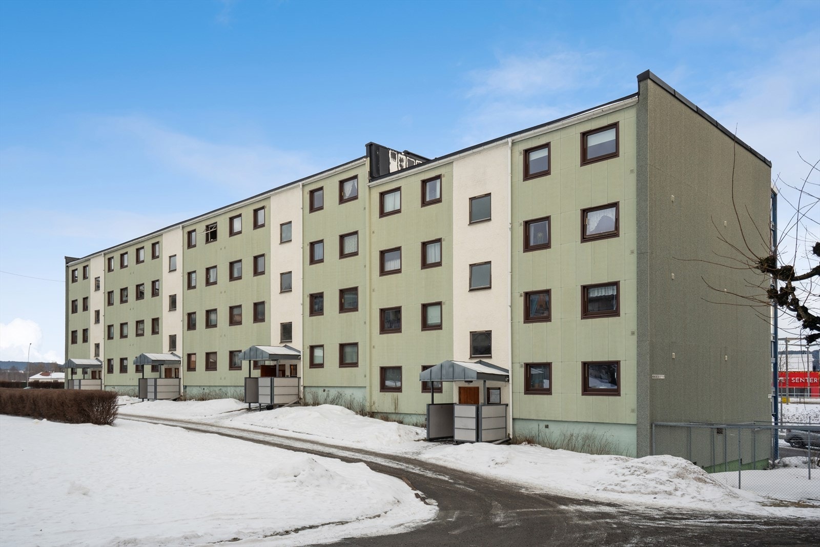 Hubroveien 2C har en attraktiv beliggenhet på Veitvet, et veletablert område som kombinerer urbane bekvemmeligheter med nærhet til grøntområder. Galleribilde