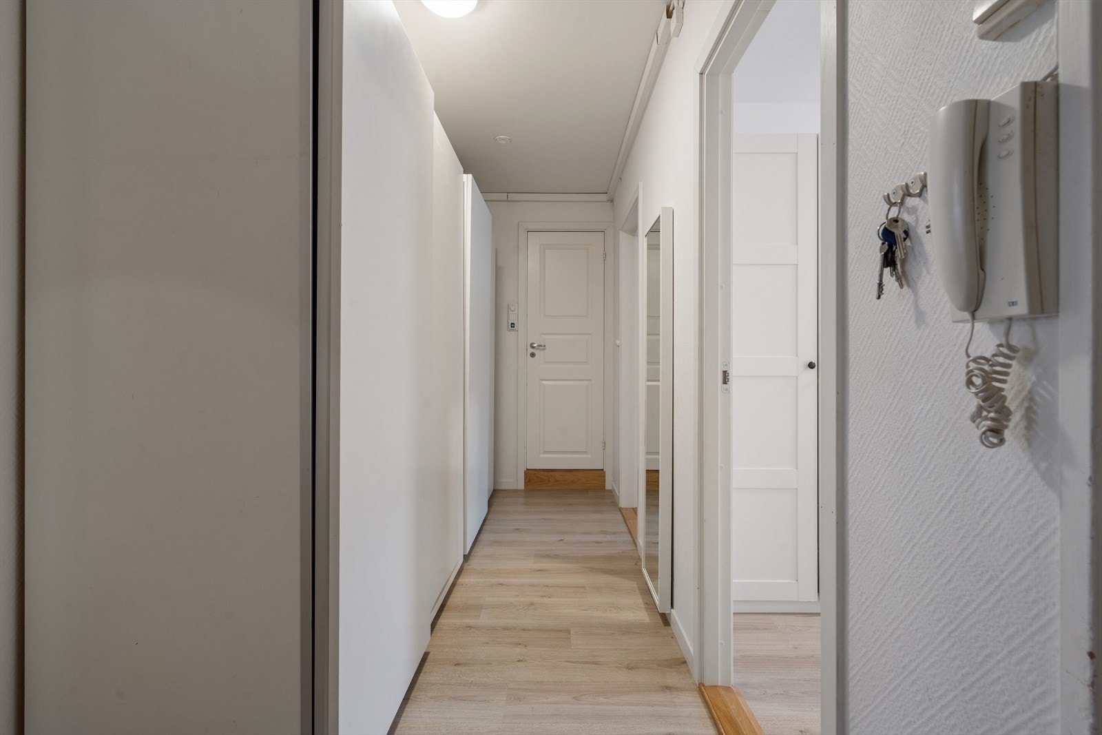 Leiligheten disponerer i tillegg to boder i kjelleren, som gir rikelig med lagringsplass. Galleribilde