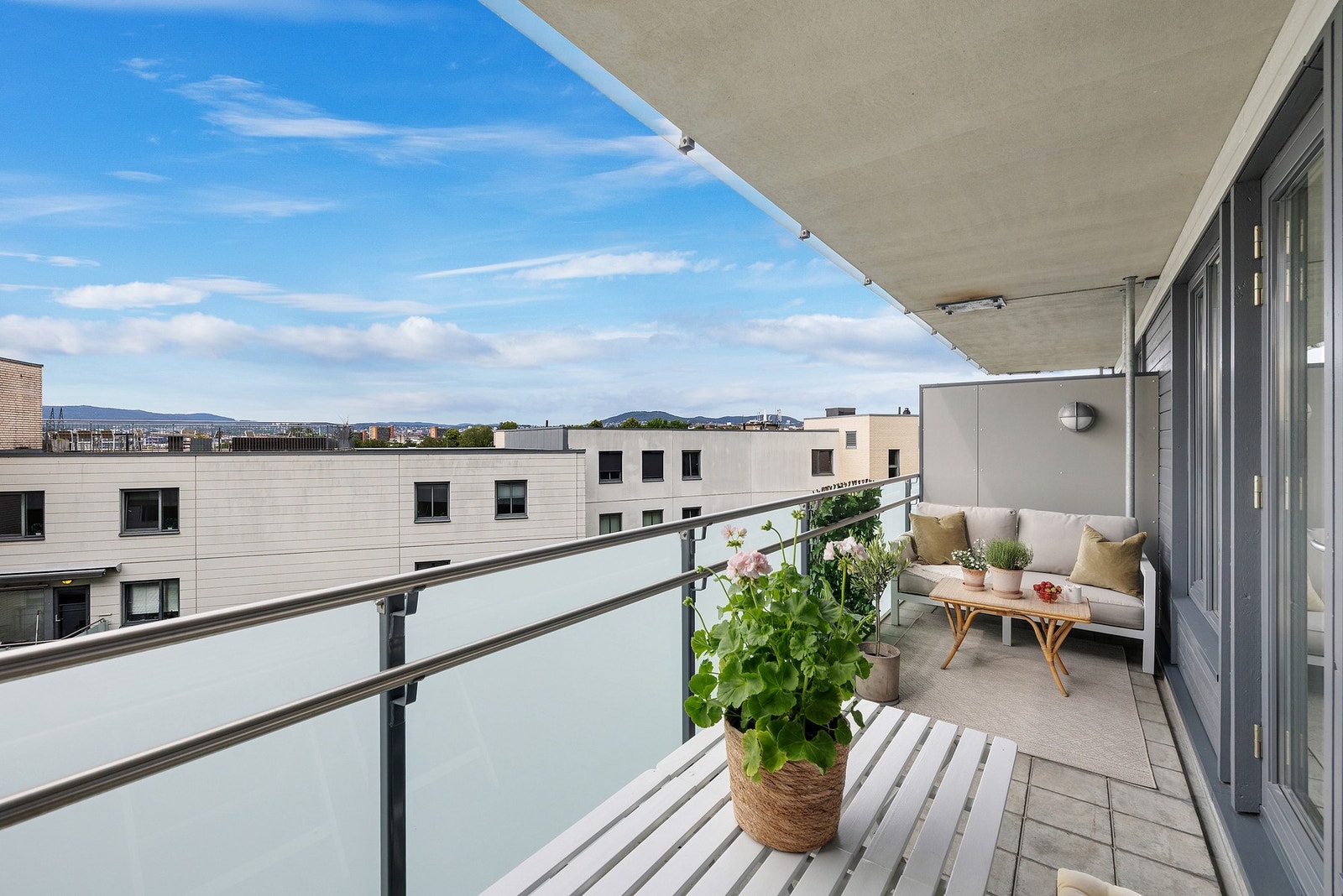 Balkongen vender mot vest og byr på mye sol. Galleribilde