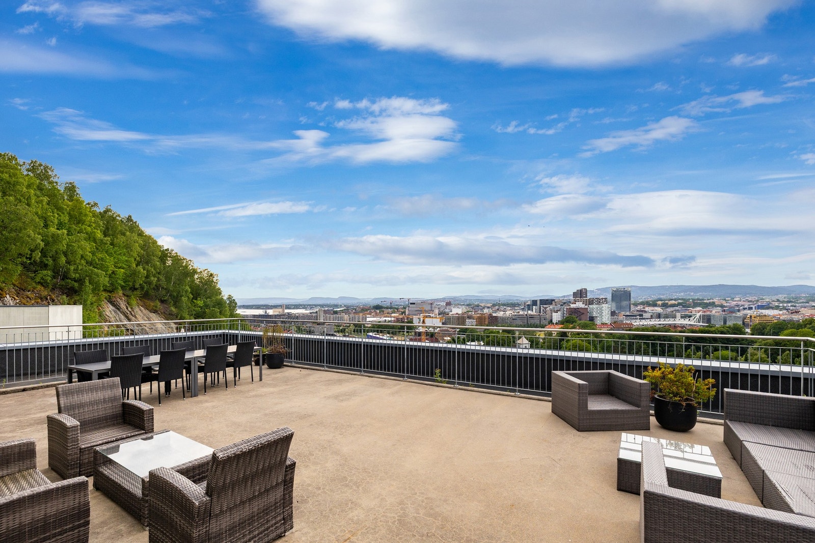 Flott takterrasse som kan brukes av alle andelseierne. Galleribilde