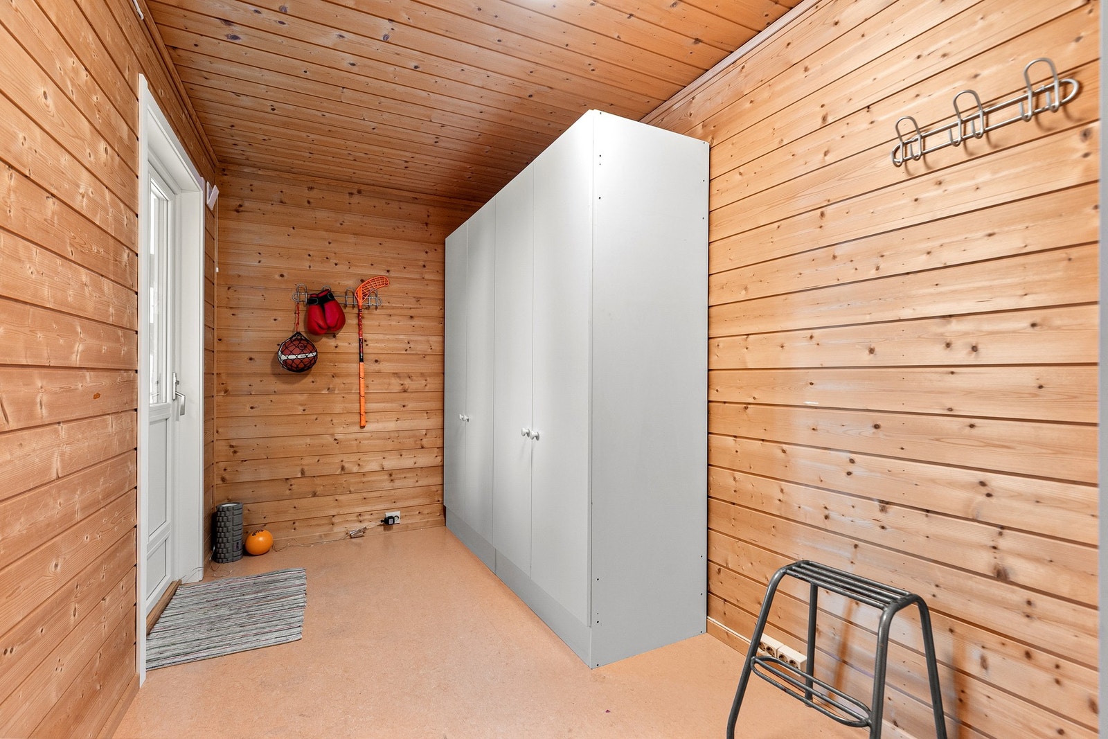 Bod med adkomst både fra gang og terrasse. Galleribilde