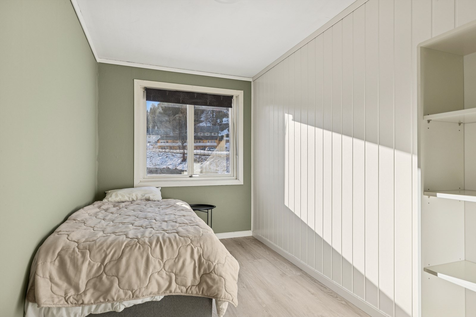 Soverommene er av lyse farger og har rikelig med naturlig lysinnslipp. Galleribilde