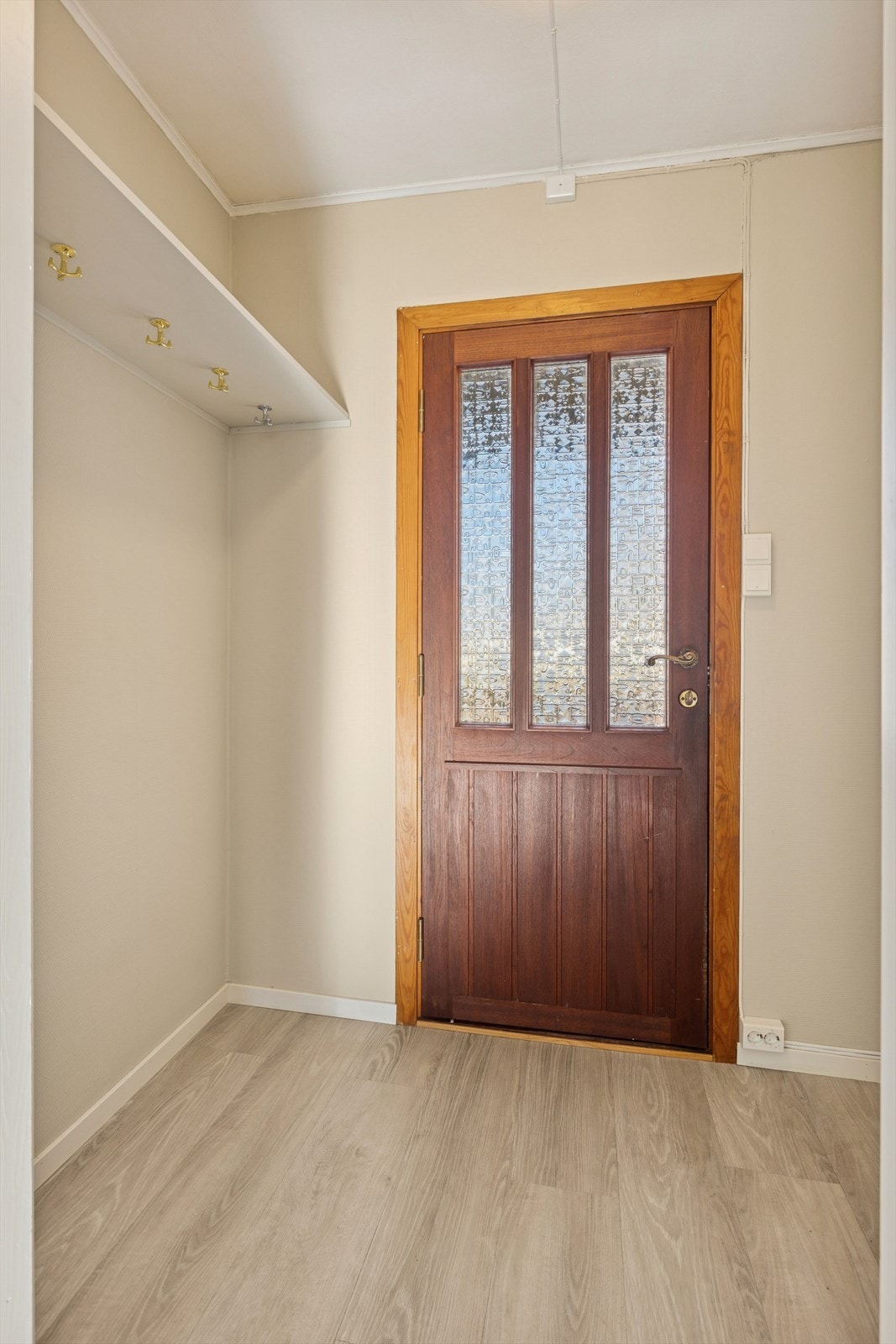 God plass til å henge fra seg yttertøy, sko etc. Galleribilde