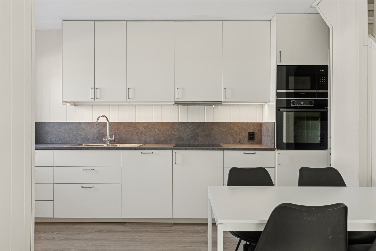 God skapplass i over- og underskap. Galleribilde