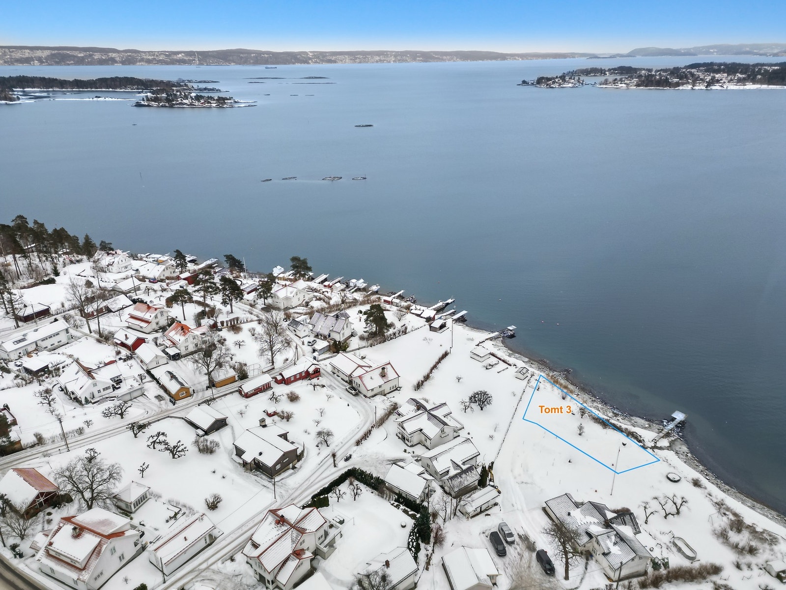 Unik tomt beliggende i første rekke til Oslofjorden og meget god solforhold. Galleribilde
