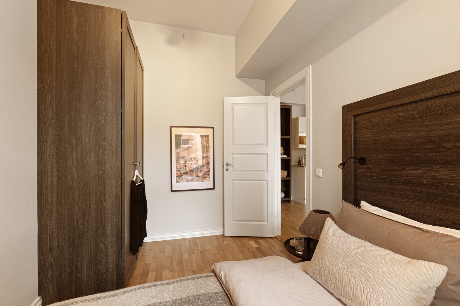 Innredet med garderobeskap. Galleribilde