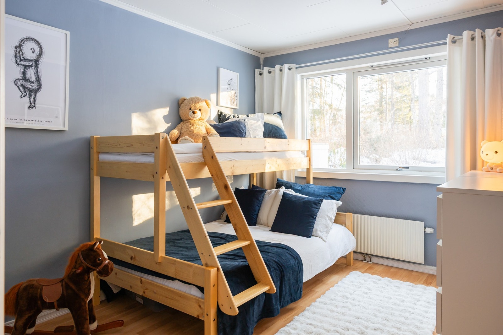 To typiske barnerom i samme etasje på hhv.ca. 8 og 9 kvm. Galleribilde