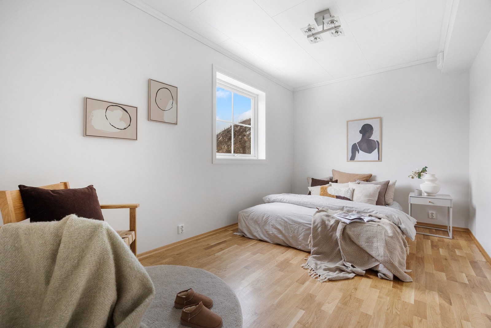 Hovedsoverommet er innbydende med mye naturlig lysinnslipp Galleribilde