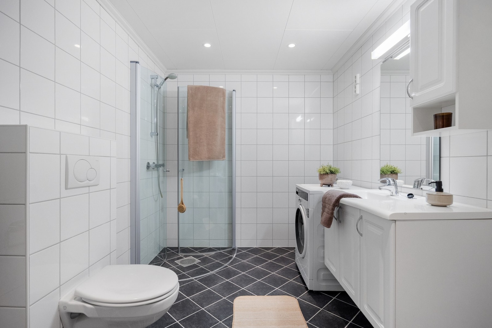 Flislagt bad med varme i gulv Galleribilde