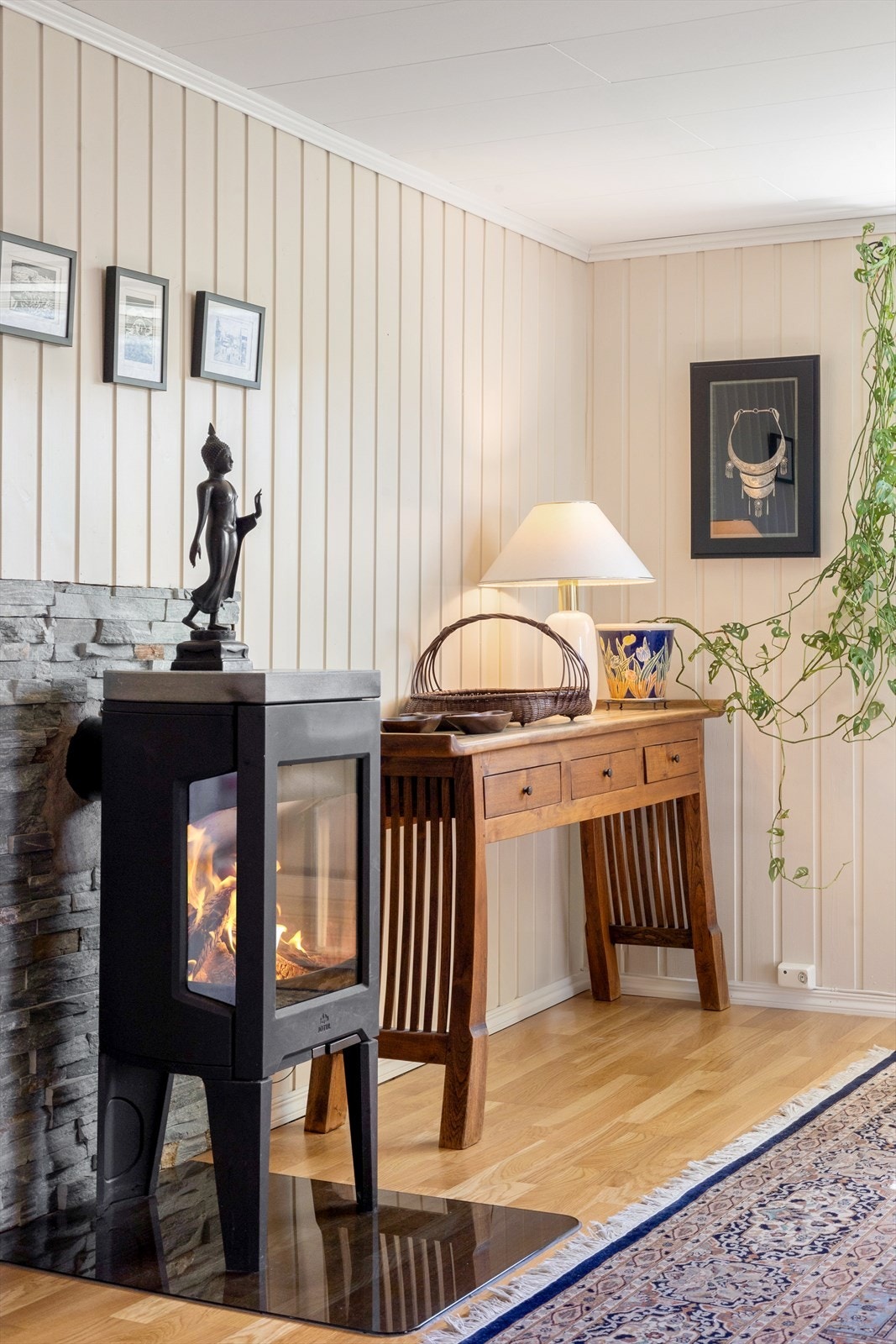 Mot spisestue og vedovn. Galleribilde