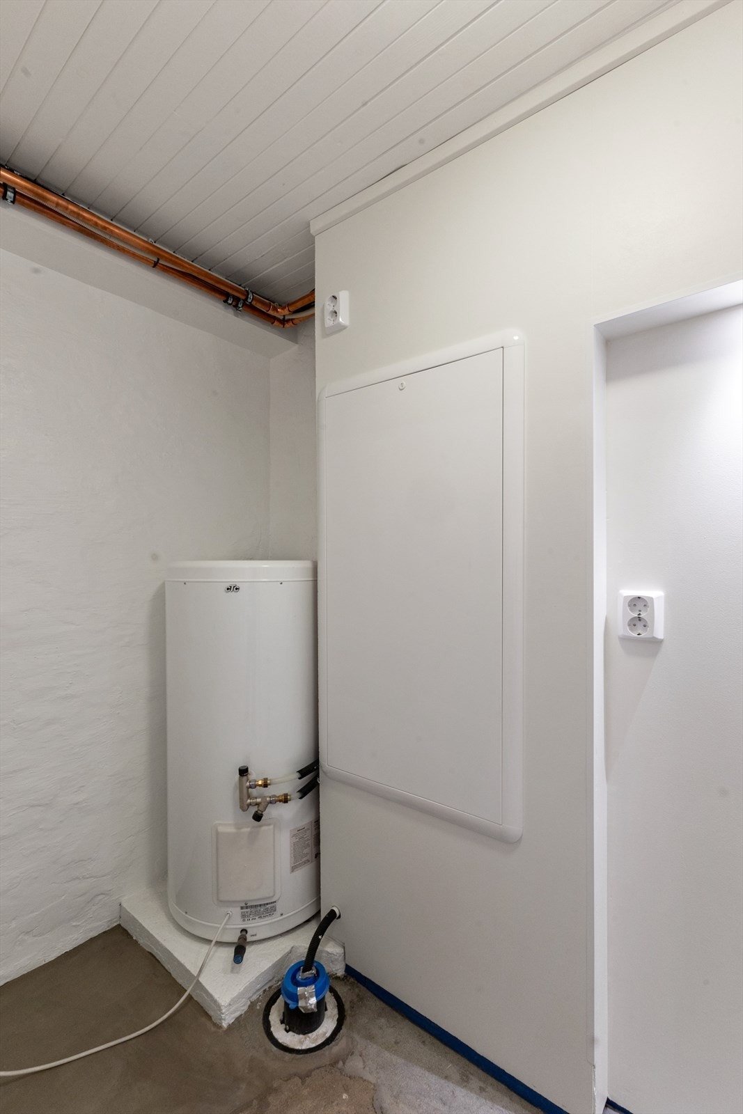 Teknisk rom. Rør-i-rør sentral midt på bildet. Galleribilde