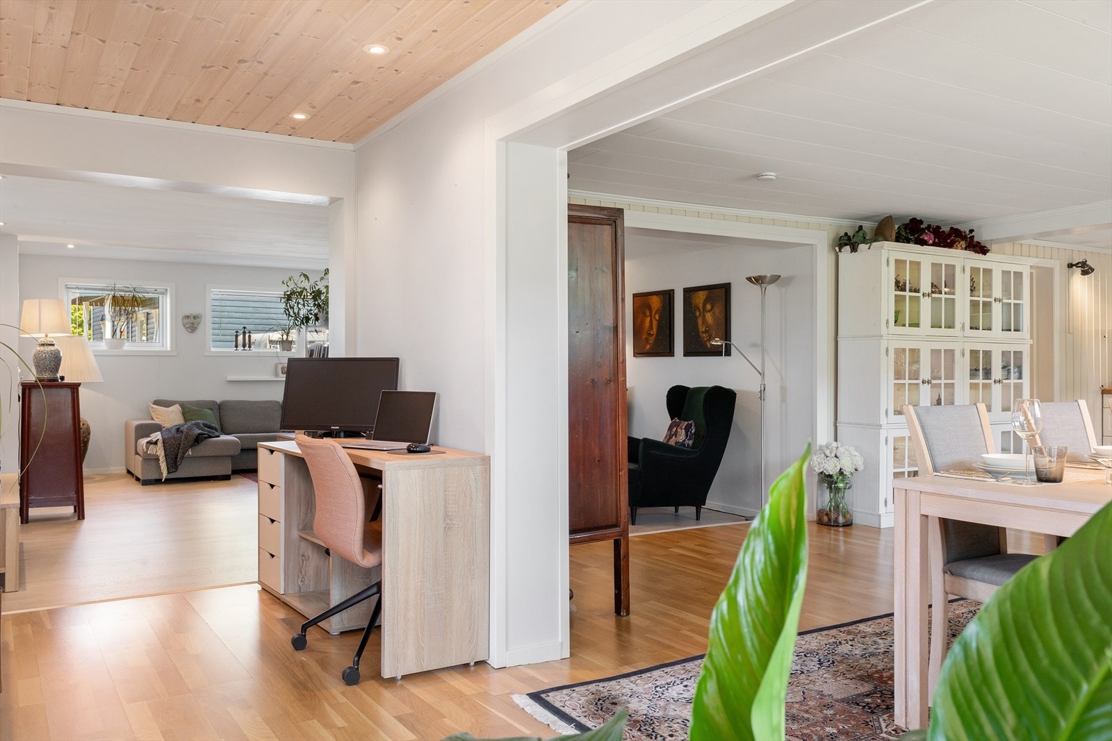 Fra spisestue, arbeidsplass mot stue nr.2 og stue nr. 1. Galleribilde