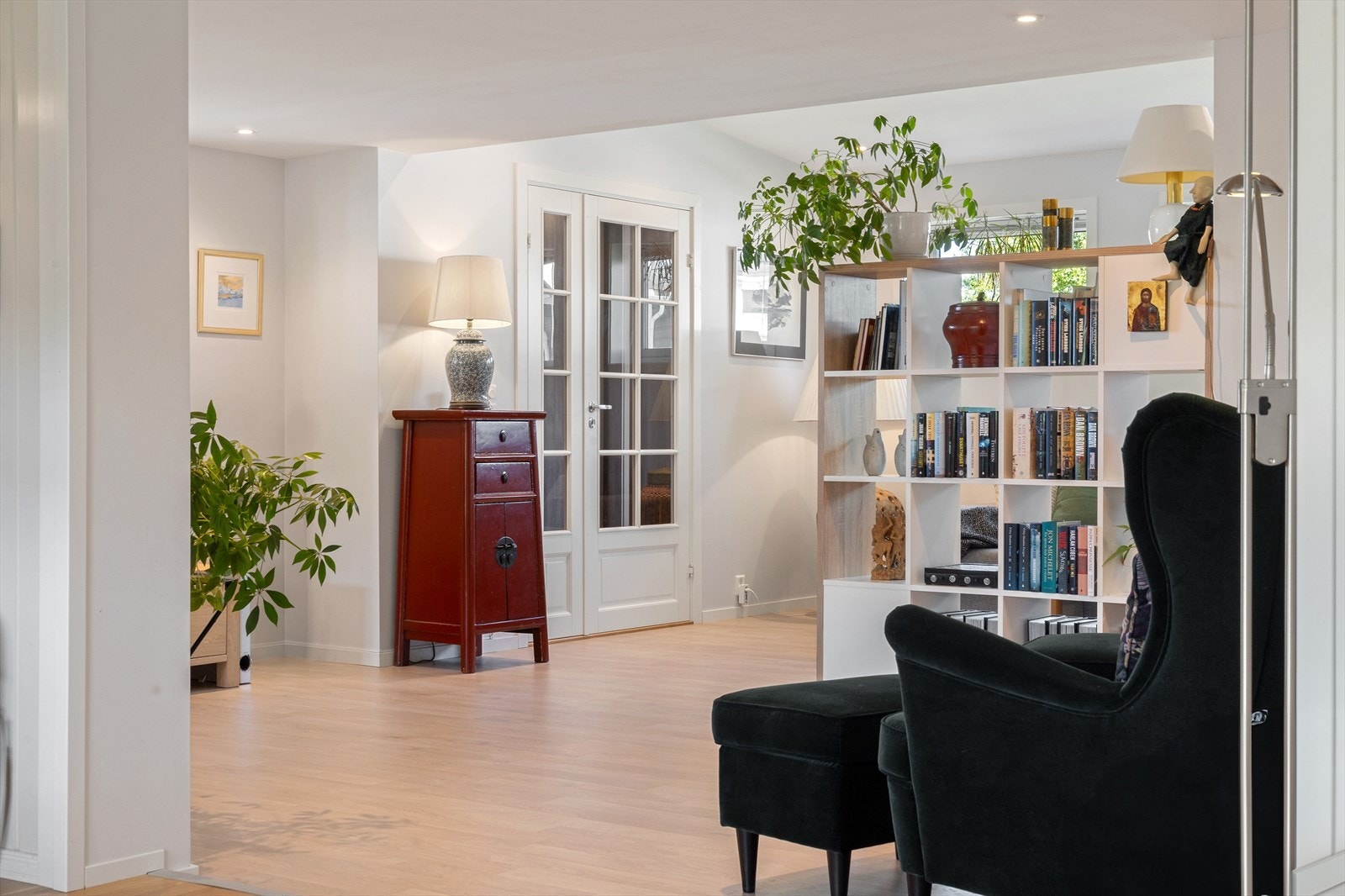 Fra stue nr. 2 mot dør til yttergang og stue nr. 1. Galleribilde