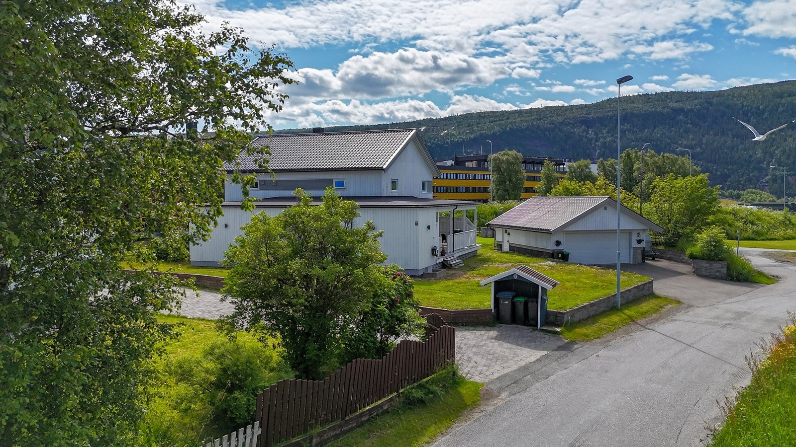 Attraktiv gate med svært sentral beliggenhet, der det er gangavstand til alle fasiliteter. Galleribilde