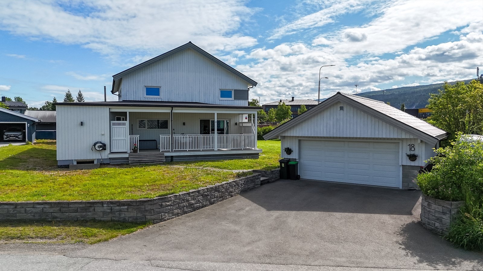 Pene, ryddige utearealer med plass til alt en barnefamilie måtte ønske. Galleribilde