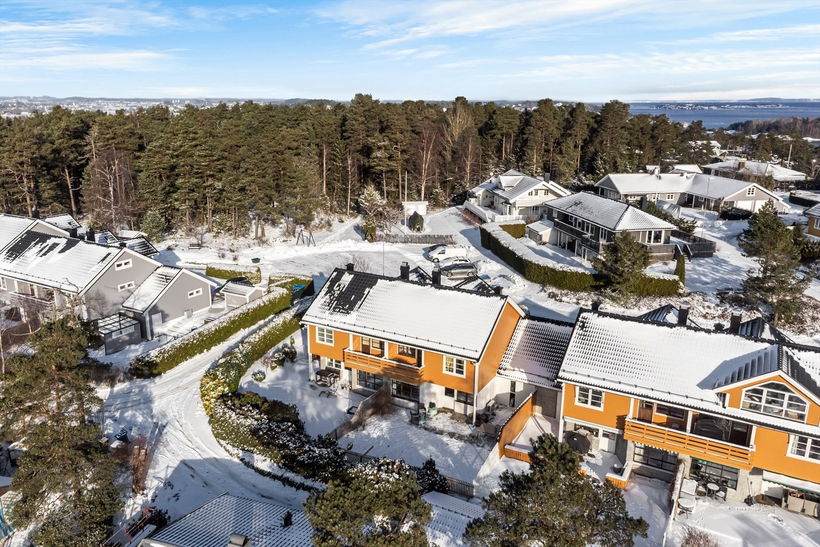 Den kommunale båthavnen på Knarberg er få meter unna, herfra er det suverene utfartsmuligheter til en fantastisk skjærgård. Galleribilde