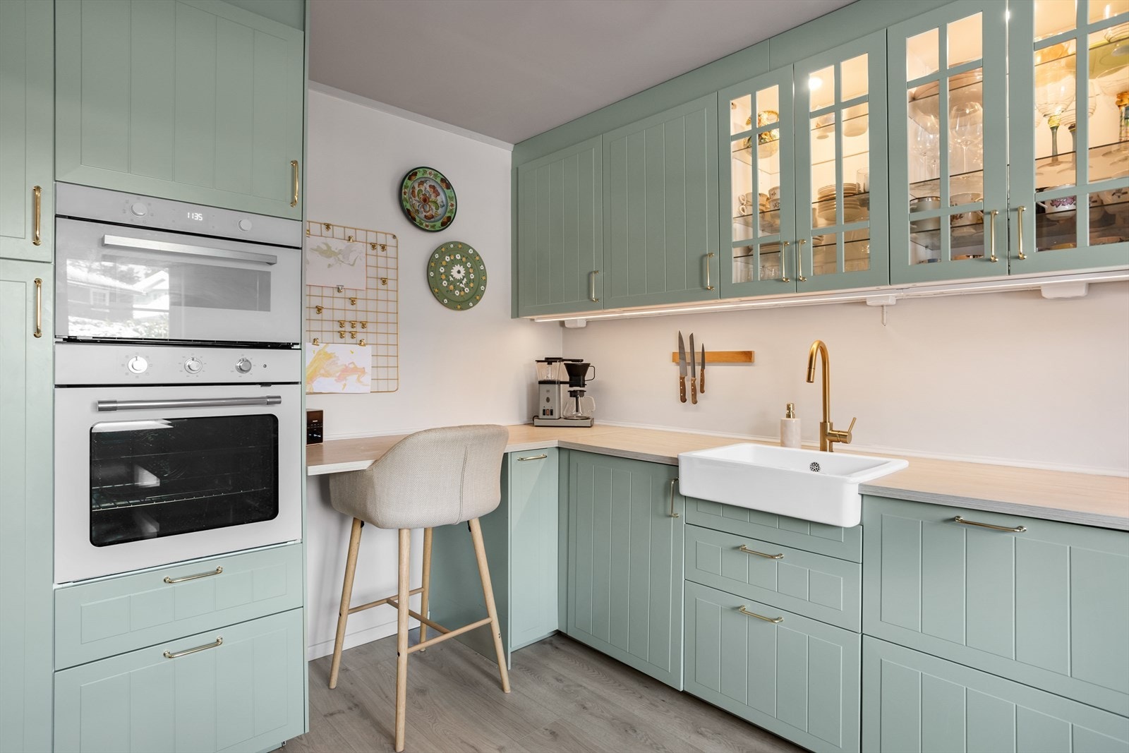 Det er installert kjøkkenventilator med avtrekk via mekanisk avtrekksanlegg i boenheten. Galleribilde