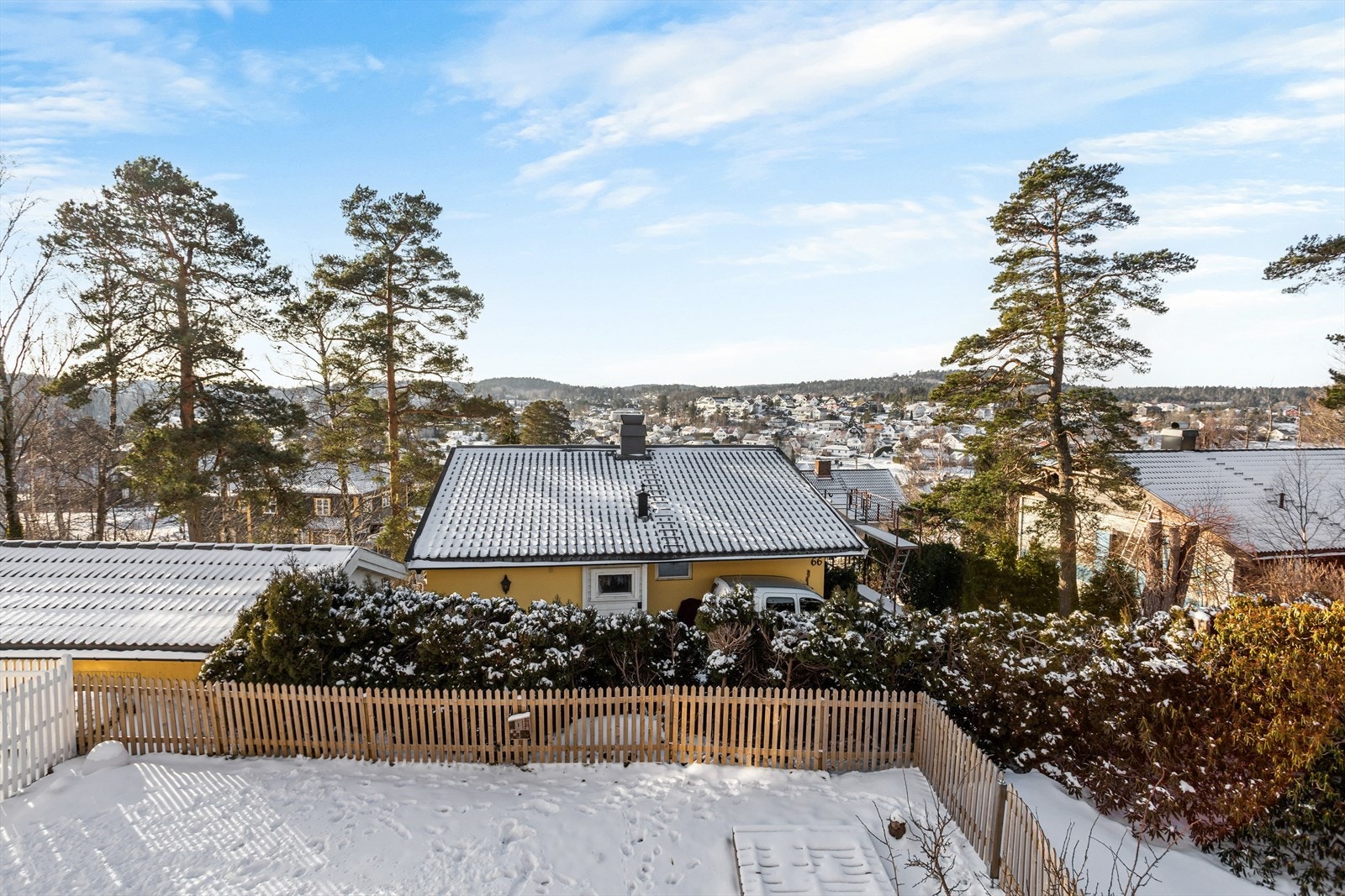 Det er kun et steinkast til lokale badeplasser i Bjerkøysundet med blant annet Verdun og Ulvøtangen som lokale badeplasser Galleribilde