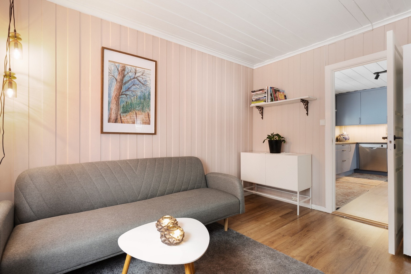 Det ene benyttes i dag som kontor/TV-stue og har adkomst fra kjøkken. Galleribilde