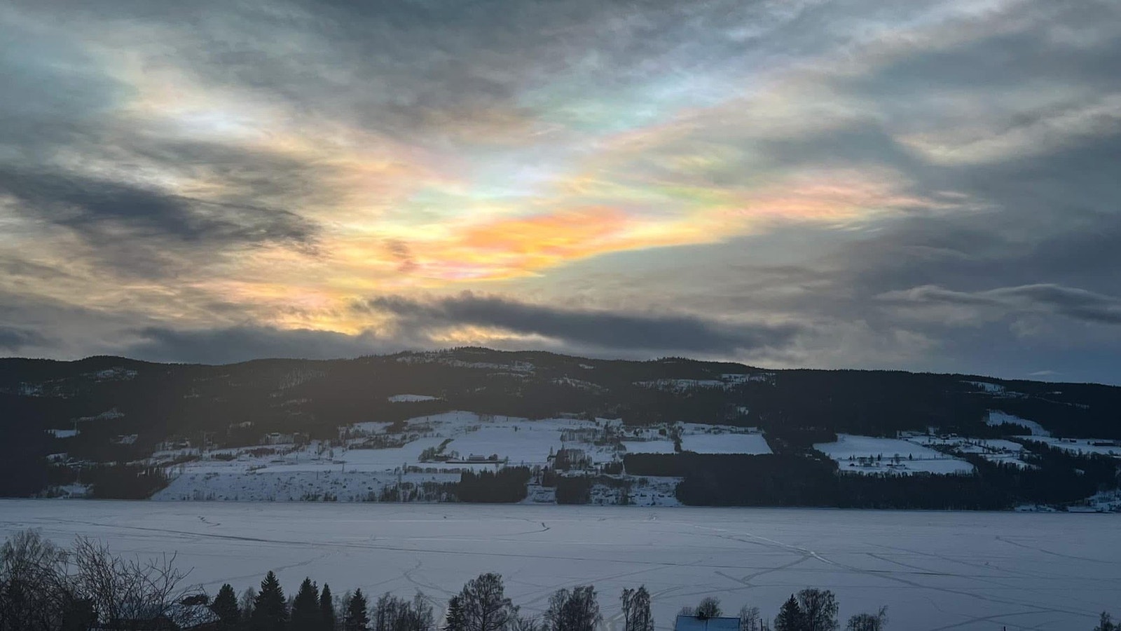Randsfjorden byr på fantastiske solnedganger Galleribilde