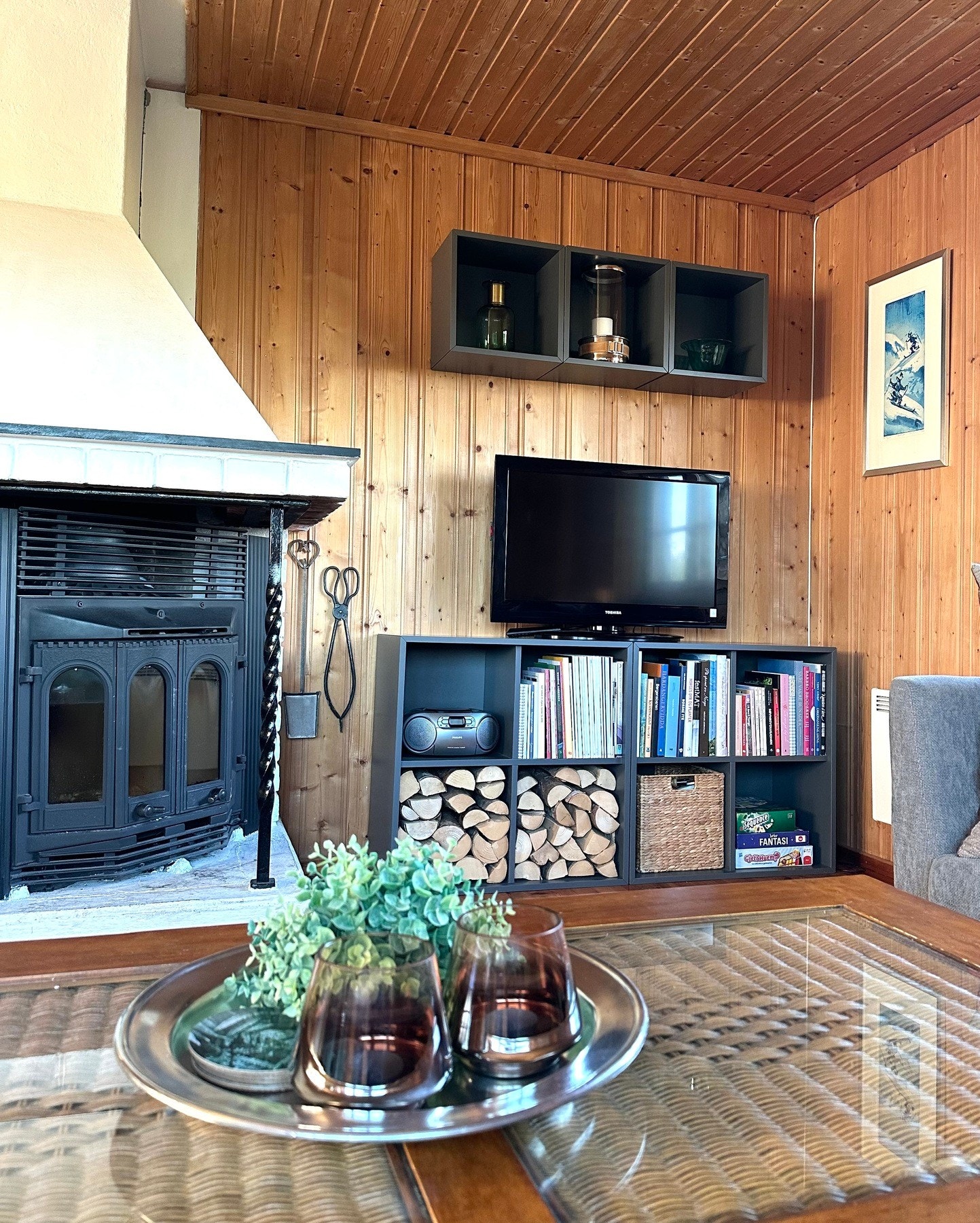 Murt peis med innsats. Her kan kveldene nytes foran peisen. Galleribilde