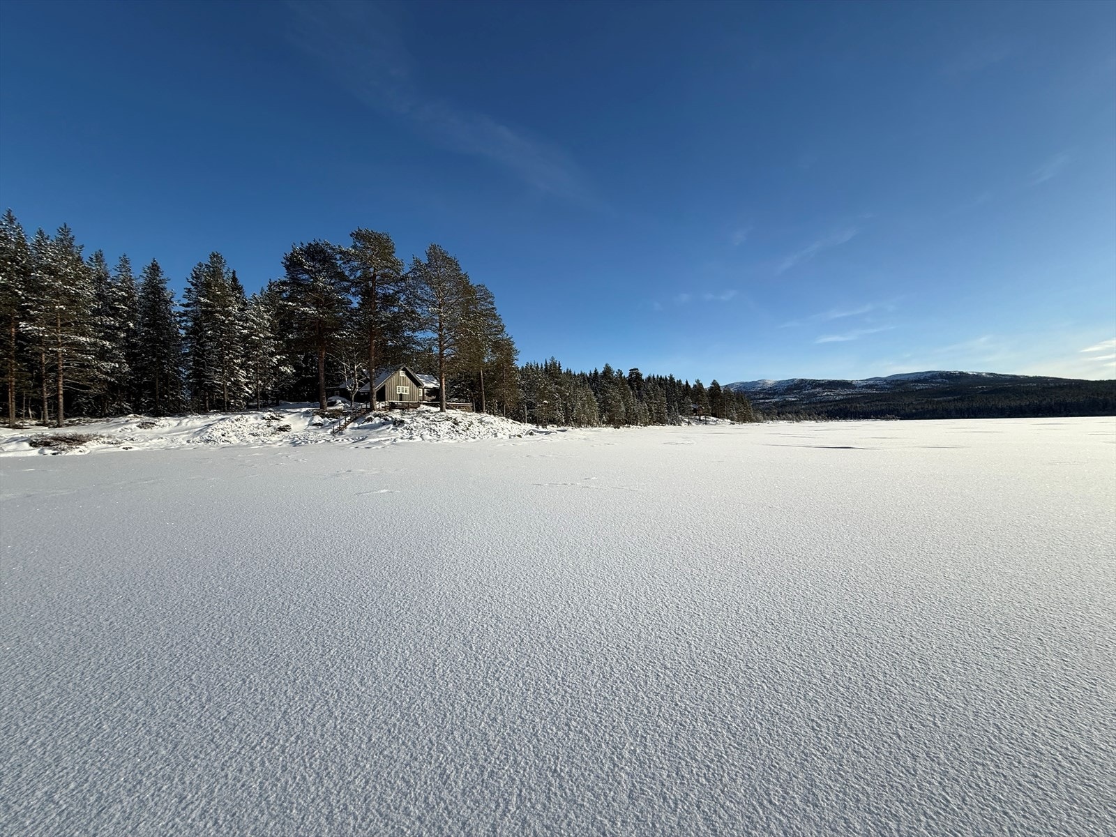 Fint beliggende ved vannkanten Galleribilde