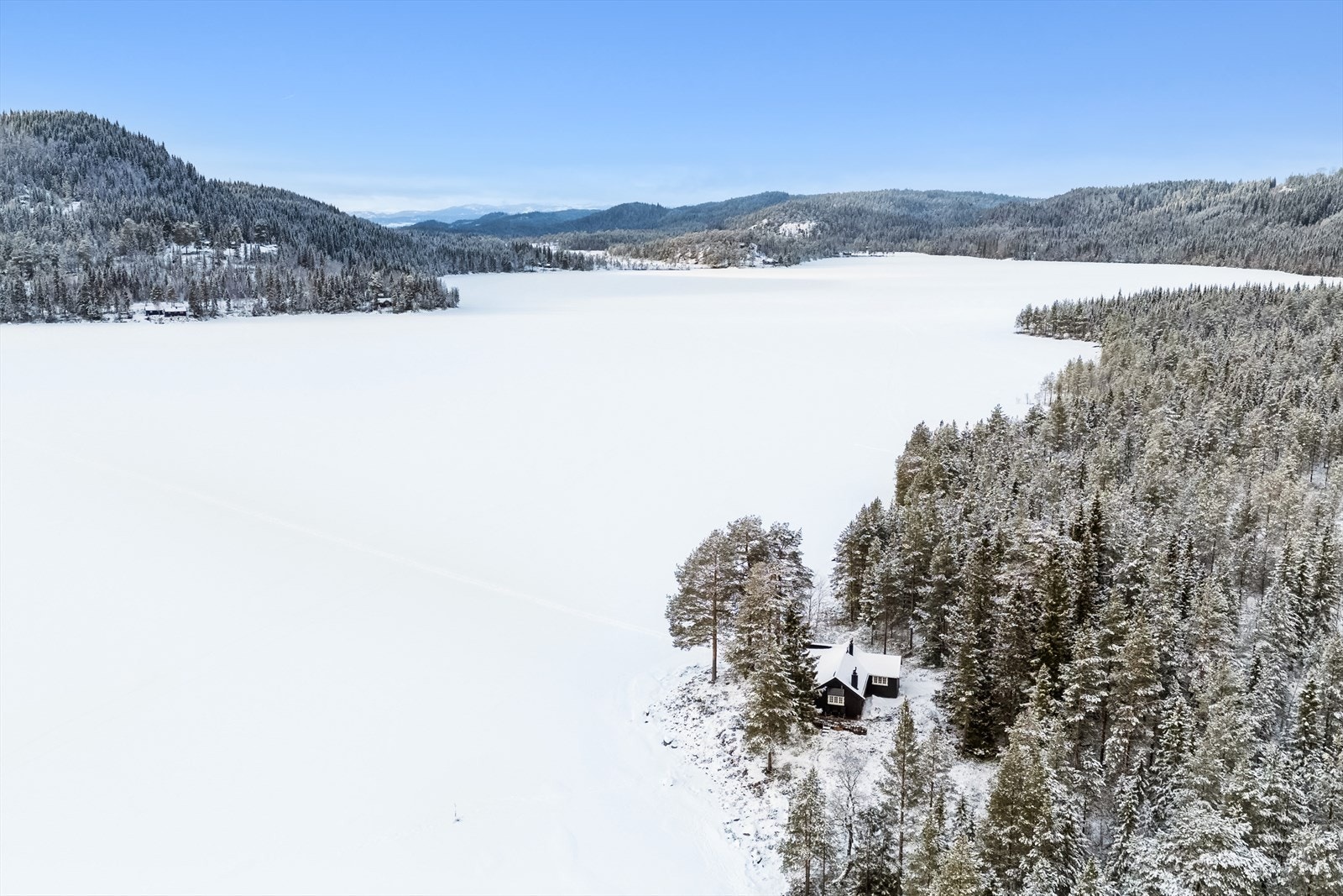 Flott beliggende ved Hatlingvatnet Galleribilde