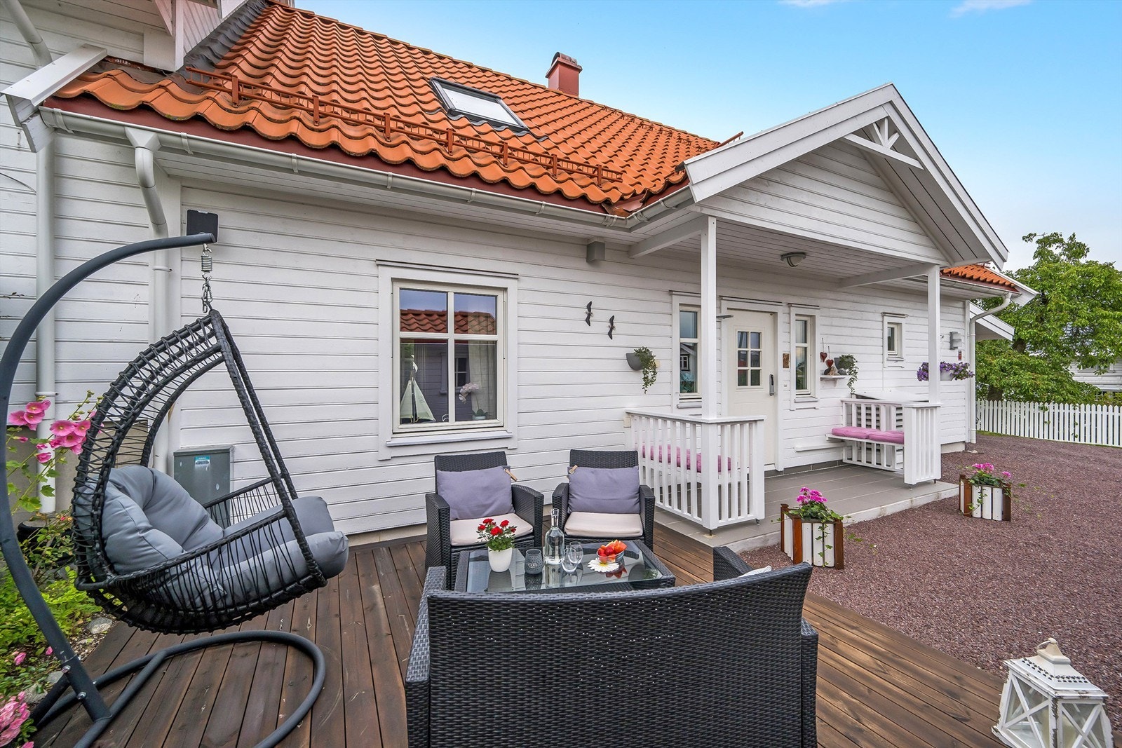 Uteplass mot syd Galleribilde