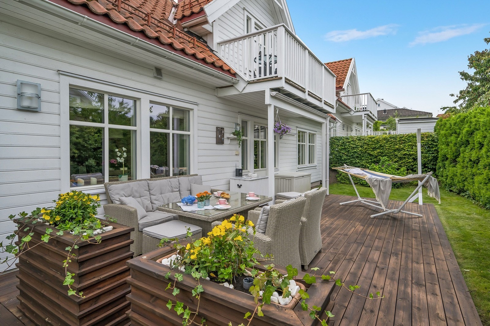 Lune og solrike uteplasser Galleribilde