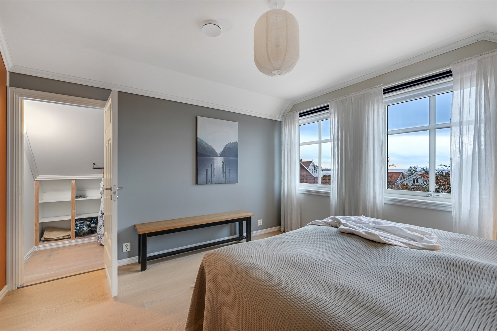 Soverom m/bod på innsiden og fin utsikt! Galleribilde