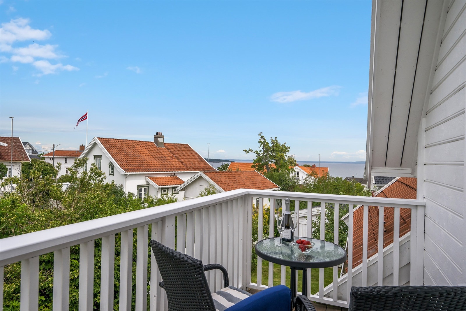 Utsikt til Østfold fra balkong Galleribilde