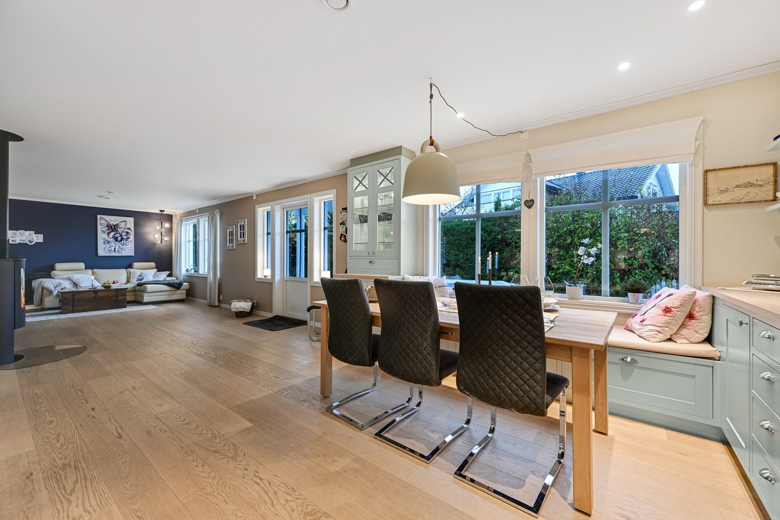 Kjøkken og stue har varme i gulver. Galleribilde