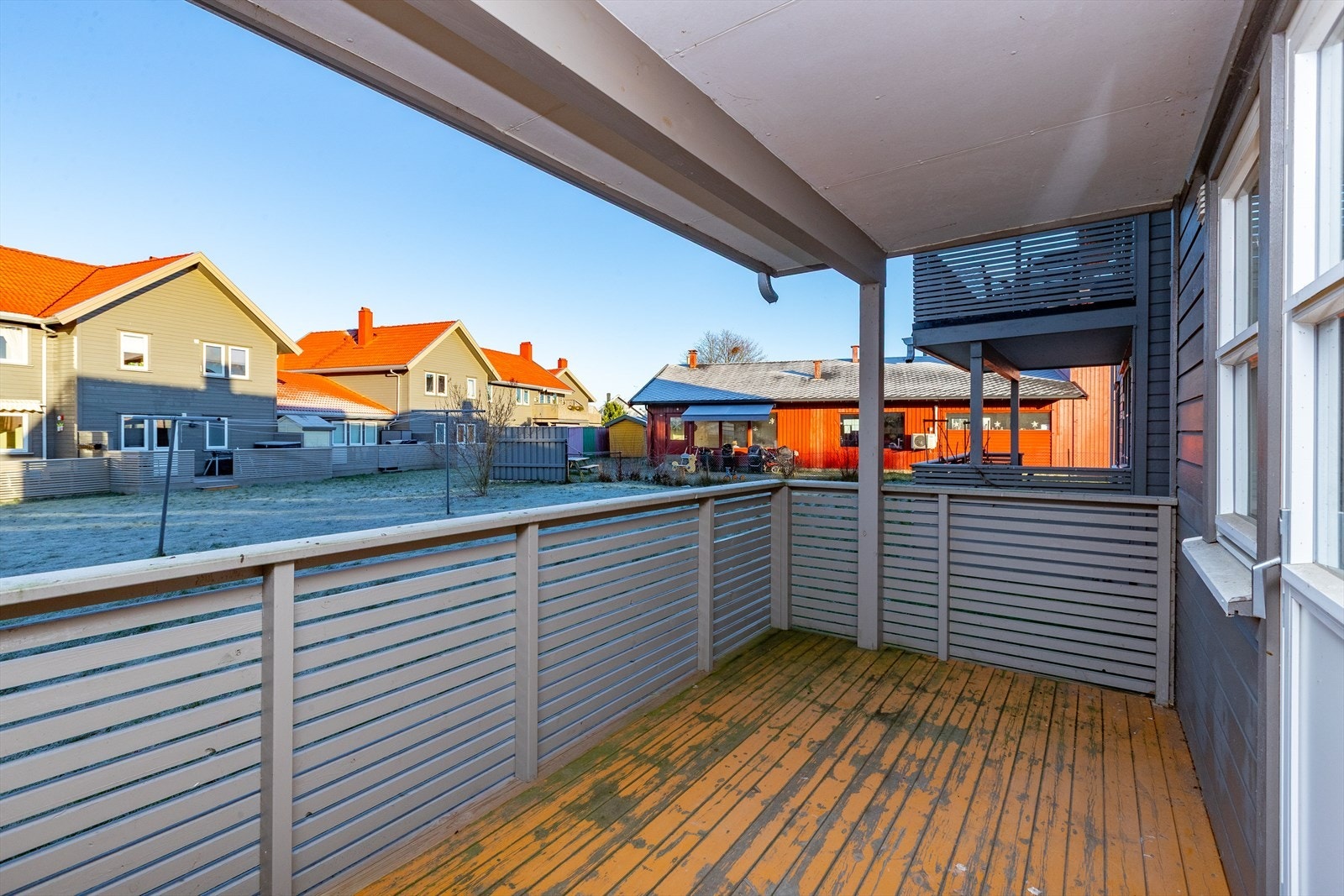 Fra soverom er det utgang til veranda Galleribilde