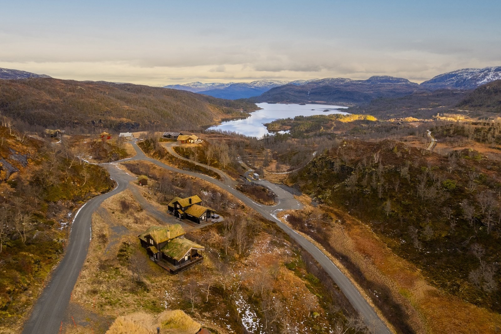 Hytten ligger i hyttefeltet på Fjellbergskardet. Galleribilde