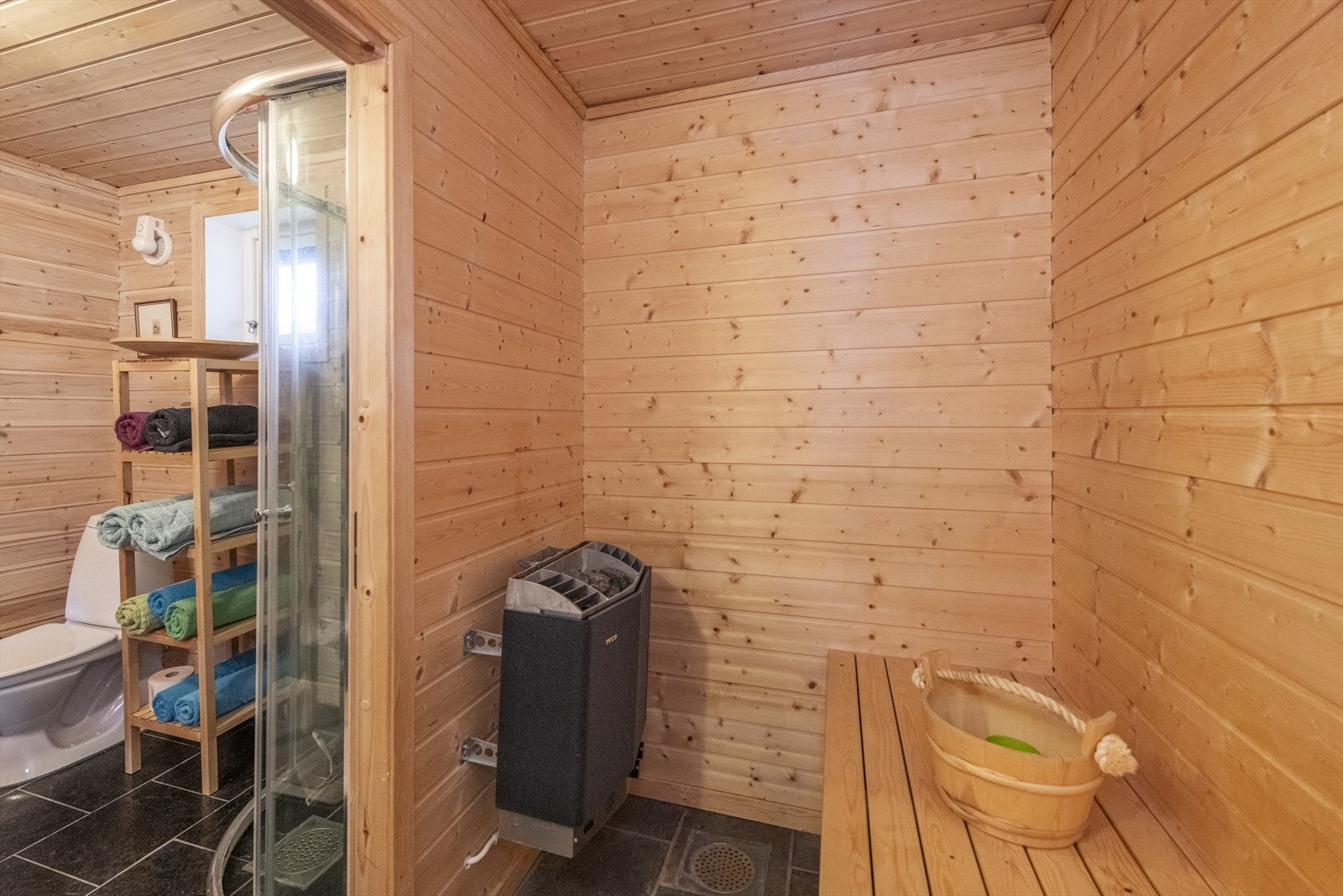 Sauna som inviterer til velvære og avslapping etter en aktiv dag. Galleribilde